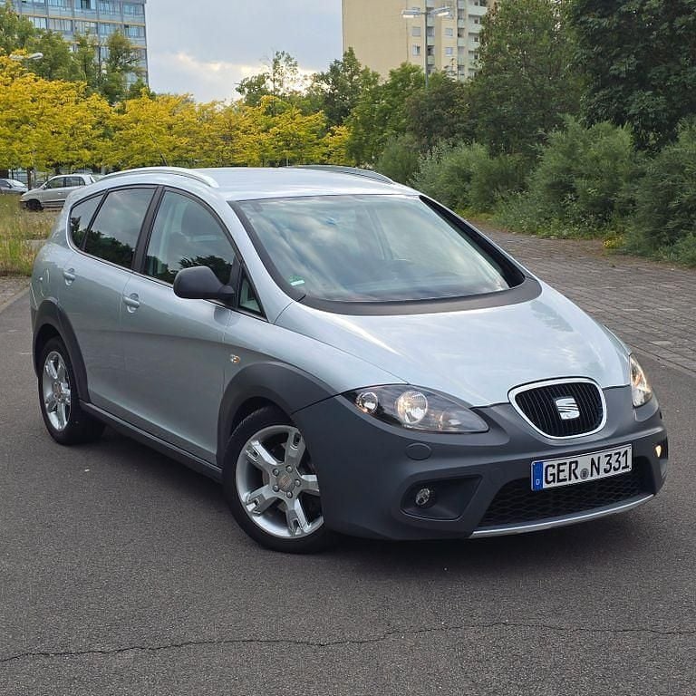 Grau Gebraucht 2011 Seat Altea XL Van / Kleinbus | 6.499 € (Fairer Preis) - Bild 1/4