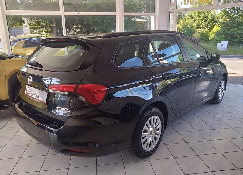 Gebraucht Fiat Tipo Pop 95 PS (69 kW) 2017 Cinema black Kombi