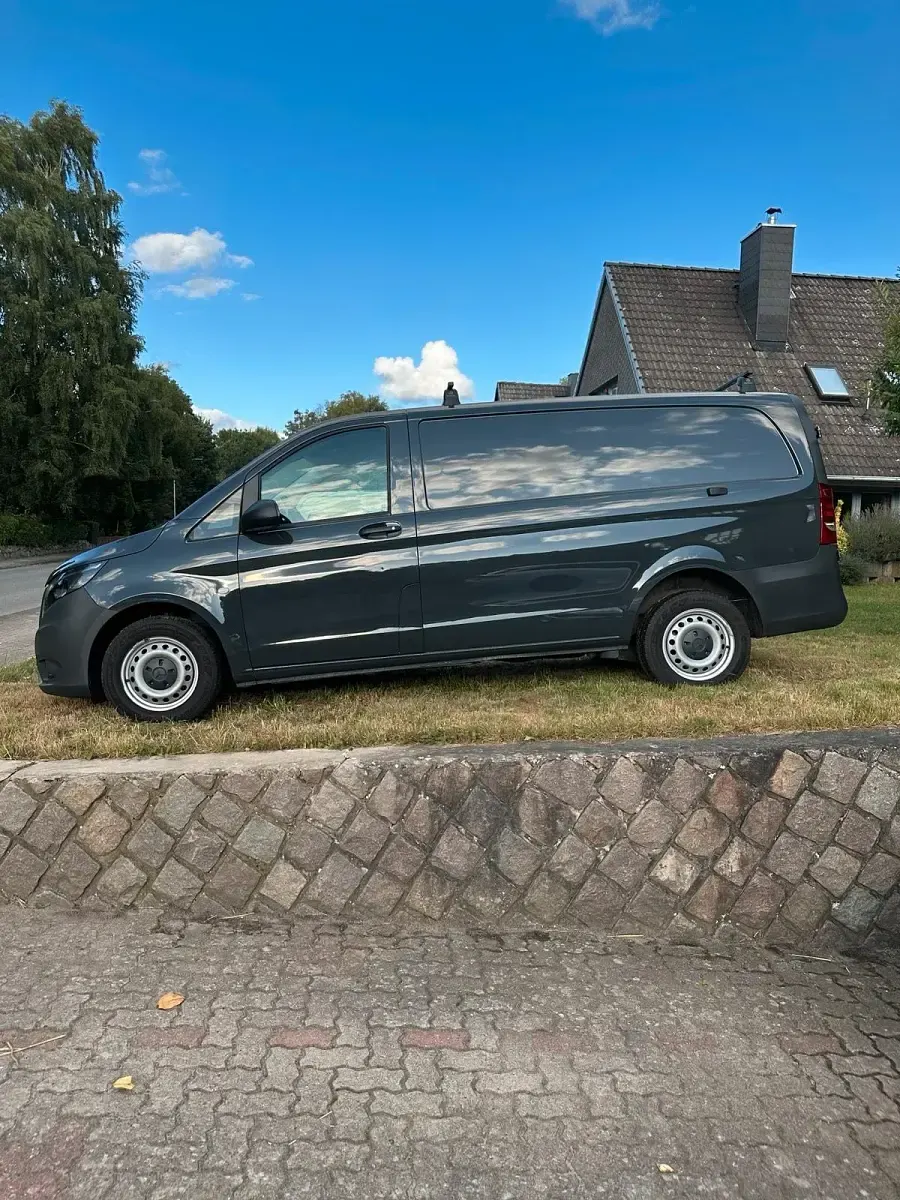 Gebraucht Mercedes Vito 163 PS (119 kW) 2022 Grau Van