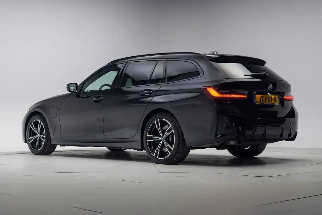 Gebraucht BMW 320 Executive 163 PS (119 kW) 2023 Schwarz Limousine