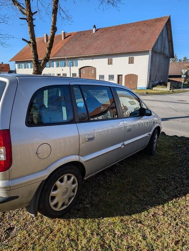 Gebraucht Opel Zafira 125 PS (91 kW) 2005 Silber Van / Kleinbus
