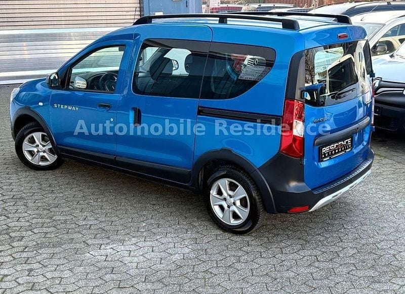 Gebraucht Dacia Dokker Stepway 131 PS (96 kW) 2021 Blau Van / Kleinbus