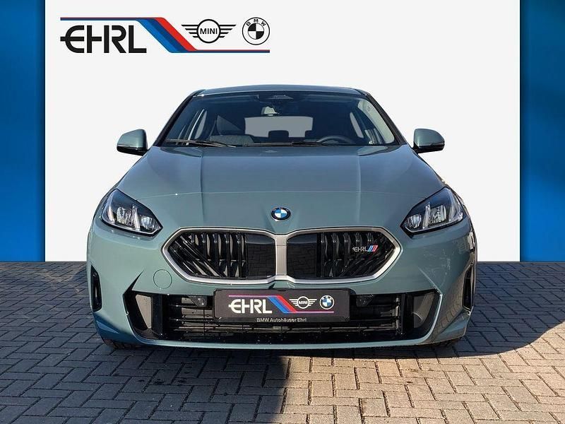 Neu BMW 120 Performance 170 PS (125 kW) 2026 Grün Kleinwagen