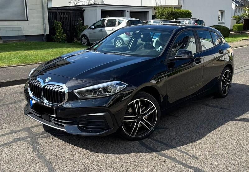 Schwarz Gebraucht 2021 BMW 118 Kleinwagen | 21.400 € (Fairer Preis) - Bild 1/4