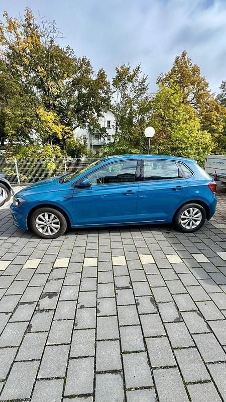 Blau Gebraucht 2018 VW Polo Comfortline Kleinwagen | 10.900 € (Fairer Preis) - Bild 1/4