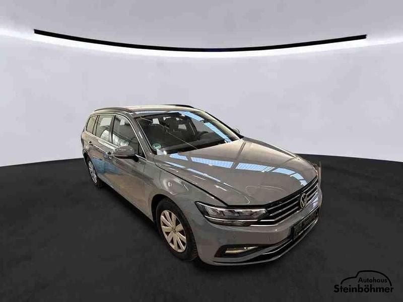 Gebraucht VW Passat Business 122 PS (89 kW) 2022 Mondsteingrau (grau) Kombi