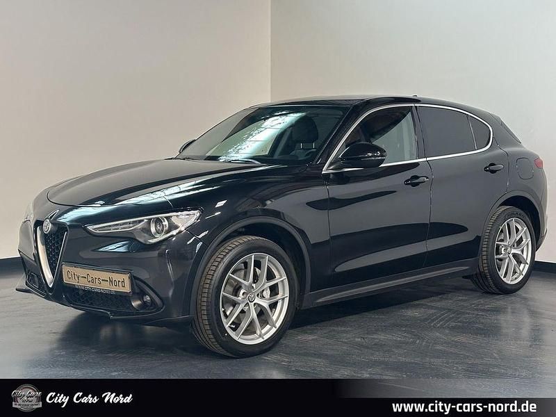 Colore esterno nero vulcano, Gebraucht 2018 Alfa Romeo Stelvio Super SUV | 22.499 € (Fairer Preis) - Bild 1/4