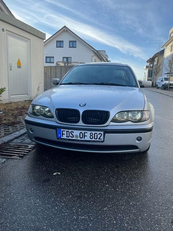Silber Gebraucht 2001 BMW 320 Performance Limousine | 2.600 € (Guter Preis) - Bild 1/4