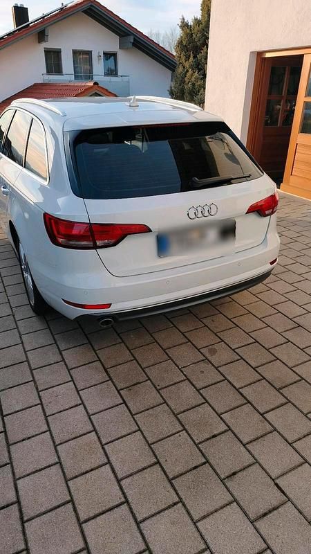 Gebraucht Audi A4 Design 150 PS (110 kW) 2018 Weiß Kombi