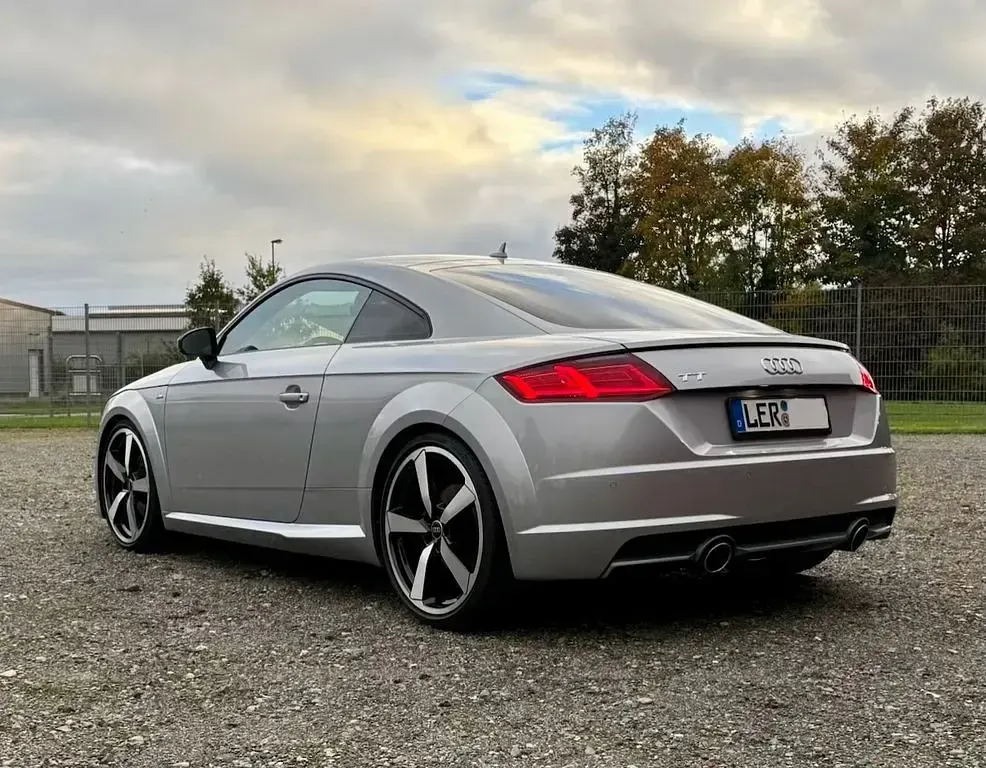 Gebraucht Audi TT S-Line 230 PS (169 kW) 2015 Silber Coupé