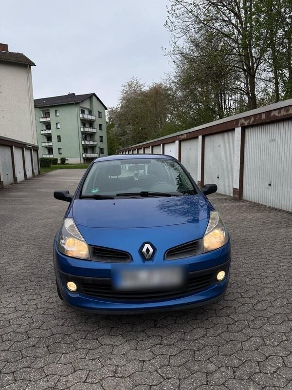 Blau Gebraucht 2007 Renault Clio II Limousine | 1.950 € (Etwas zu teuer) - Bild 1/4