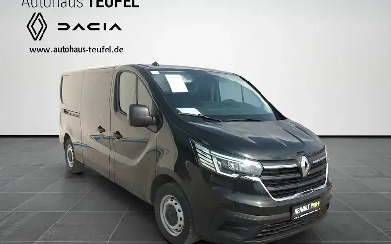 Neu Renault Trafic Komfort 131 PS (96 kW) 2025 Schwarz Van / Kleinbus