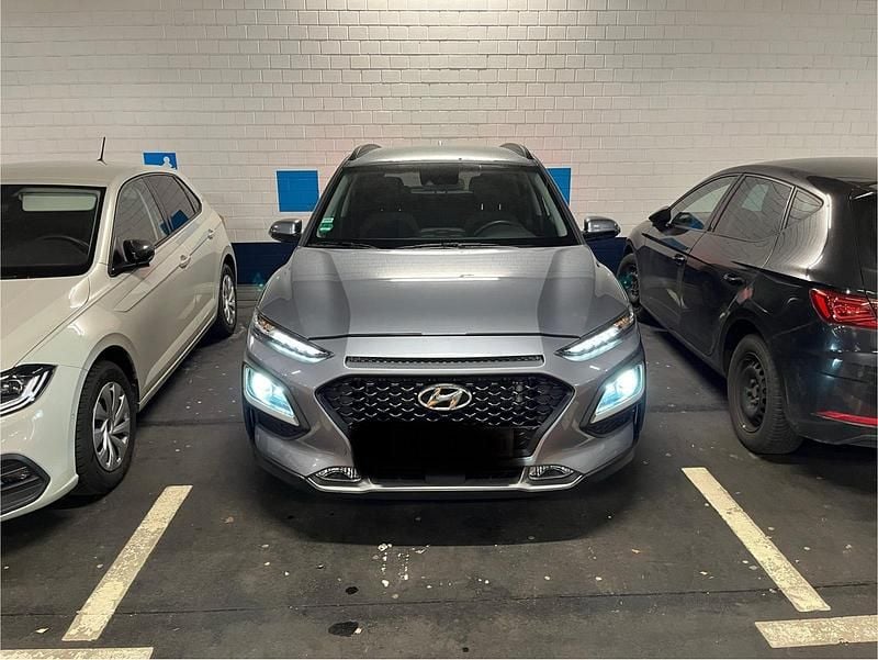 Grau Gebraucht 2019 Hyundai Kona SUV | 12.500 € (Superpreis) - Bild 1/4