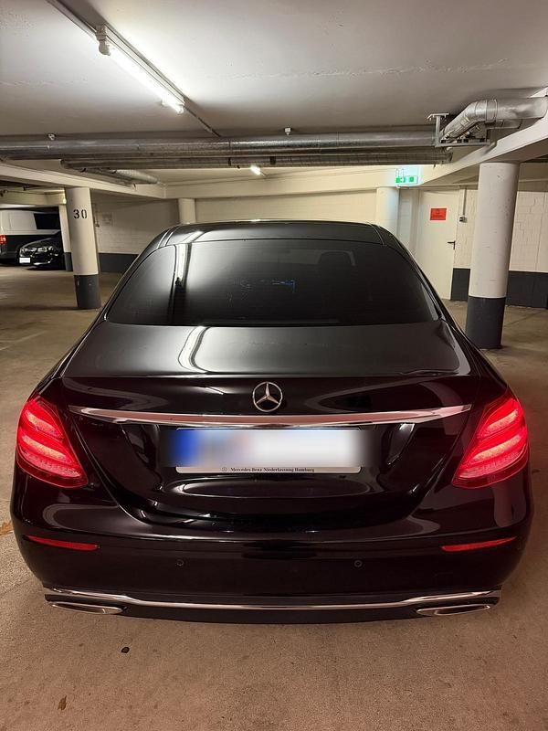 Gebraucht Mercedes E200 Avantgarde 184 PS (135 kW) 2018 Schwarz Limousine