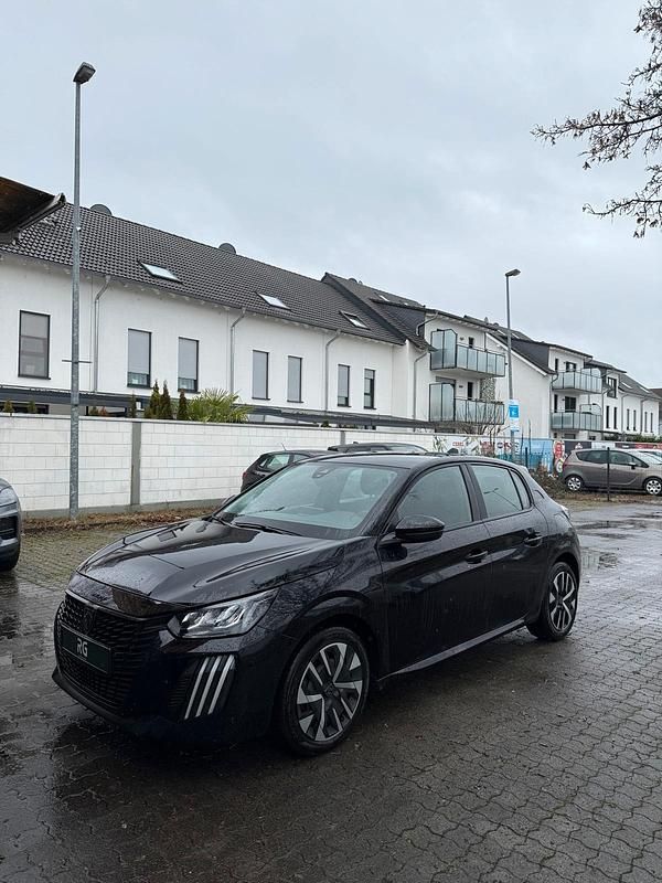 Gebraucht Peugeot 208 Active 75 PS (55 kW) 2024 Schwarz Kleinwagen