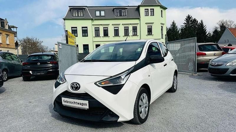 Gebraucht Toyota Aygo 72 PS (52 kW) 2021 Pianosaweiß Kleinwagen
