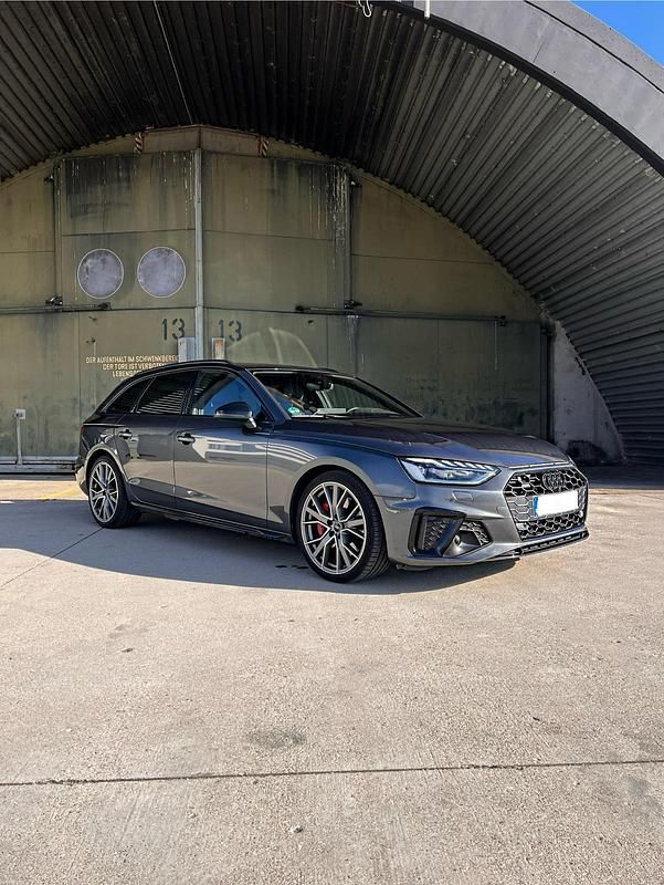 Grau Gebraucht 2020 Audi A4 Edition .1 Kombi | 29.999 € (Superpreis) - Bild 1/4