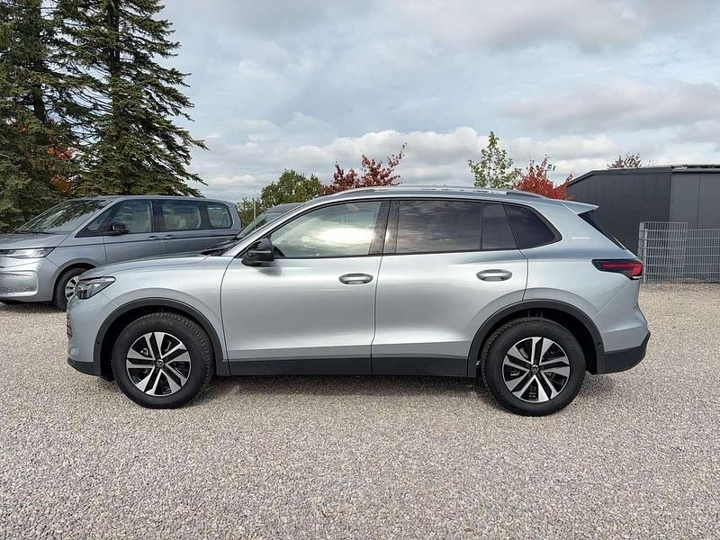Gebraucht VW Tiguan 150 PS (110 kW) 2025 Oyster silver SUV