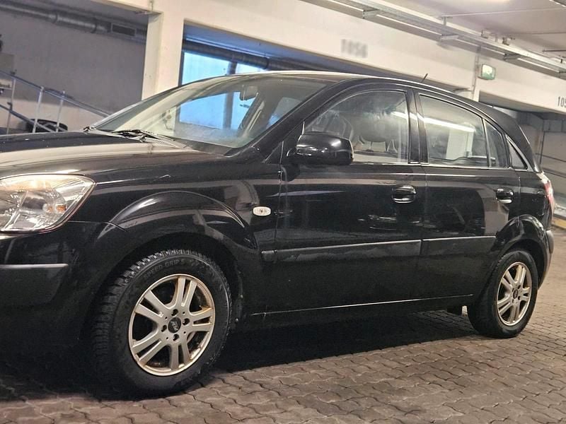 Gebraucht Kia Rio 69 PS (50 kW) 2009 Schwarz Limousine