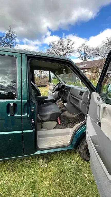 Second-hand VW Caravelle 102 CP (75 kW) 2002 Verde Van