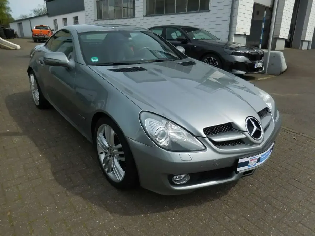 Second-hand Mercedes SLK200 184 CP (135 kW) 2009 Argintiu Cabrio
