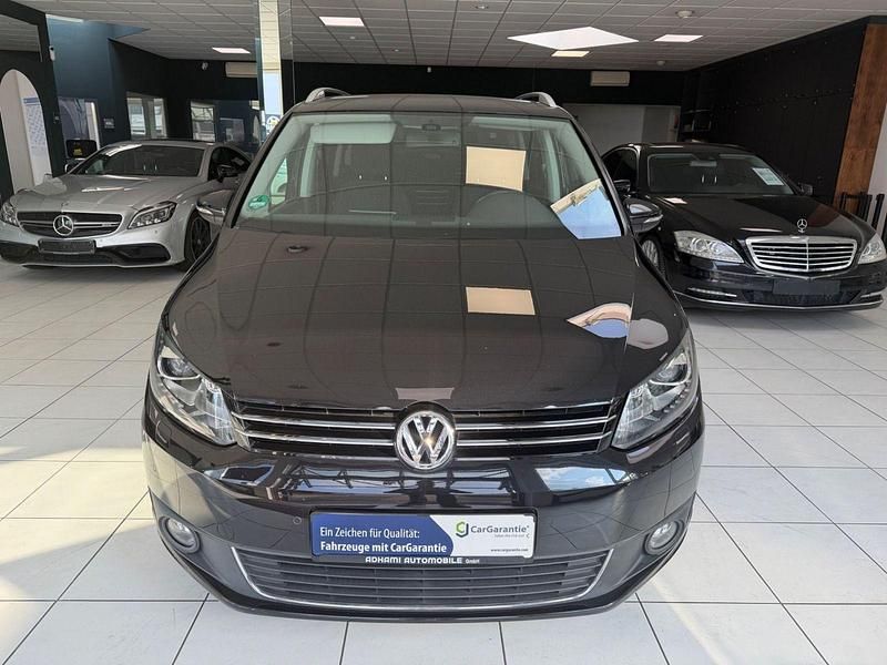 Gebraucht VW Touran Cup 140 PS (102 kW) 2014 Schwarz Van / Kleinbus