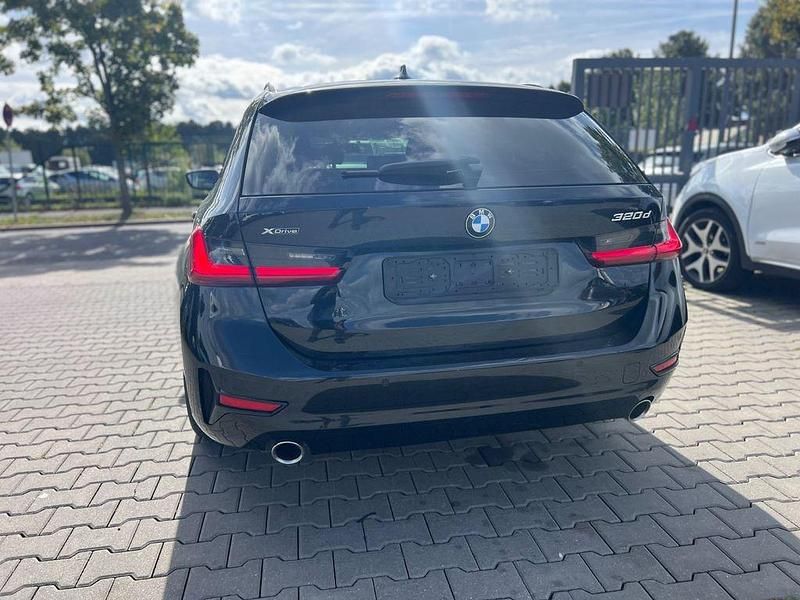 Schwarz Gebraucht 2021 BMW 320 Advantage Kombi | 18.400 € (Fairer Preis) - Bild 1/4