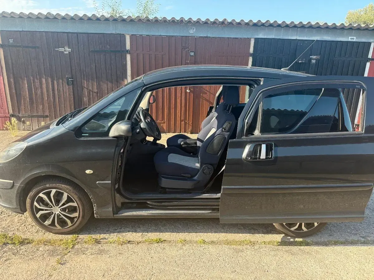 Gebraucht Peugeot 1007 Tendance 109 PS (80 kW) 2007 Schwarz Van / Kleinbus
