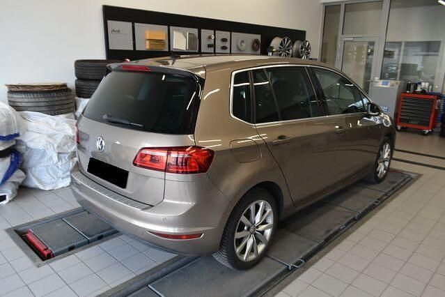 Gebraucht VW Golf Sportsvan Highline 150 PS (110 kW) 2015 Gold Van / Kleinbus