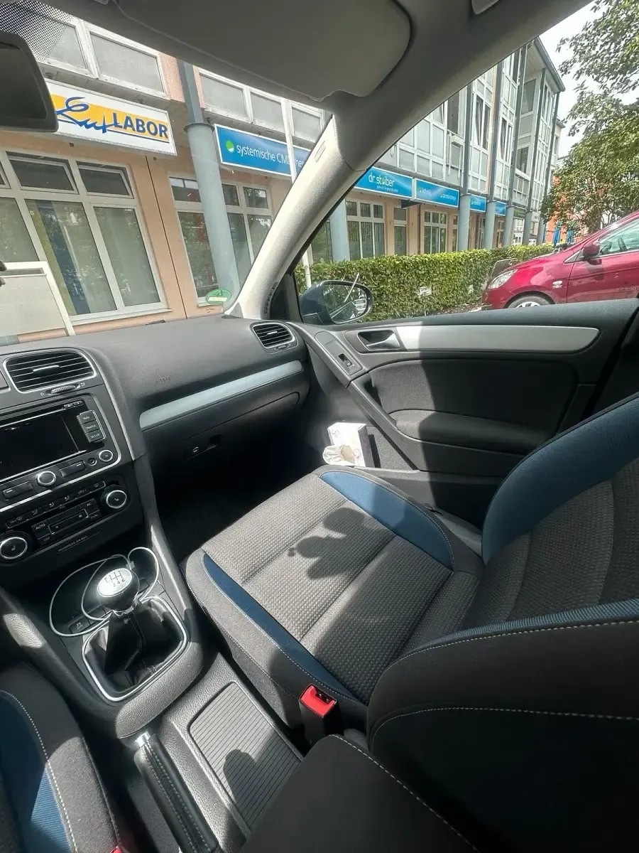Gebraucht VW Golf VI 122 PS (89 kW) 2011 Blau Kleinwagen