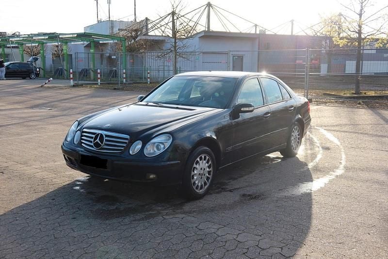 Gebraucht Mercedes E200 122 PS (89 kW) 2005 Schwarz Limousine