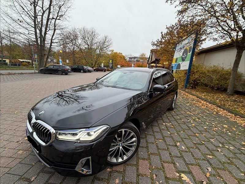 Schwarz Gebraucht 2020 BMW 520 Luxury Line Kombi | 33.200 € (Teuer) - Bild 1/4