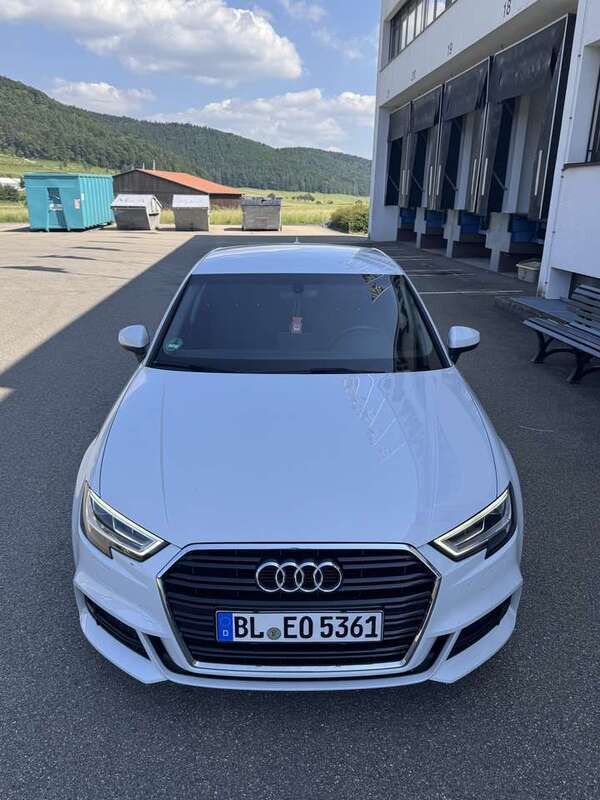 Weiß Gebraucht 2018 Audi A3 S-Line Limousine | 18.000 € (Superpreis) - Bild 1/4