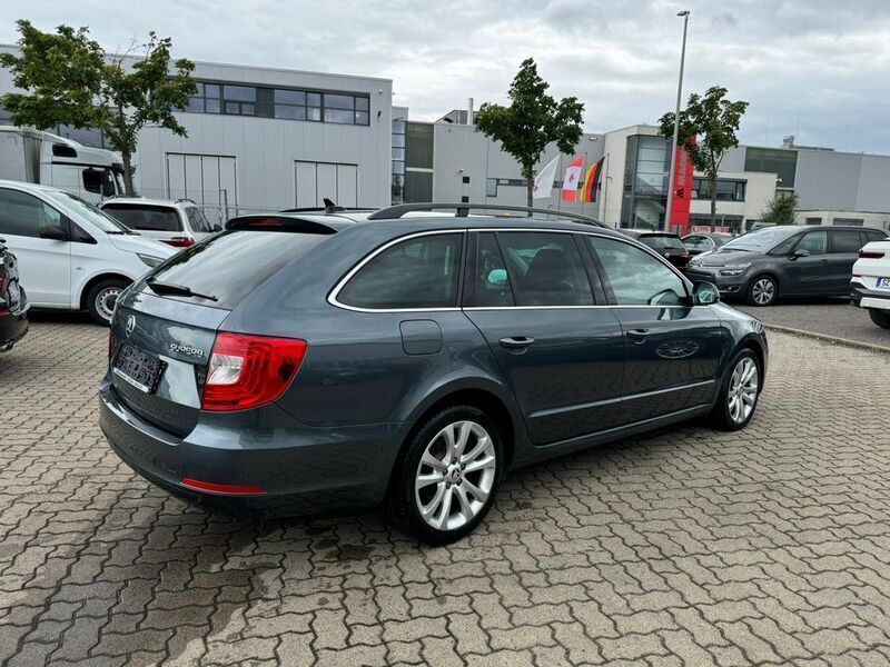 Gebraucht Skoda Superb Exclusive 170 PS (125 kW) 2015 Grau Kombi