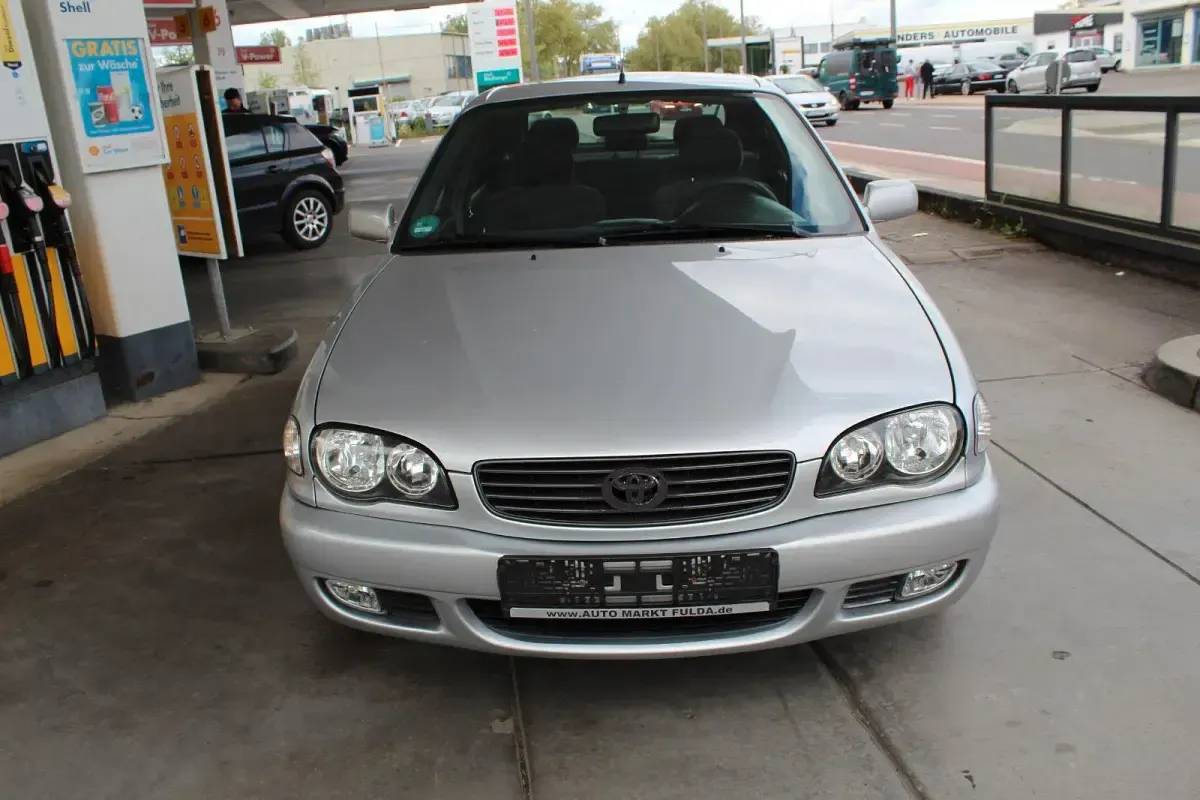 Gebraucht Toyota Corolla 110 PS (80 kW) 2000 Silber Limousine