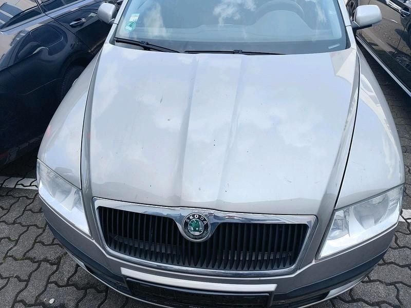 Braun Gebraucht 2008 Skoda Octavia Limousine | 2.600 € (Fairer Preis) - Bild 1/4