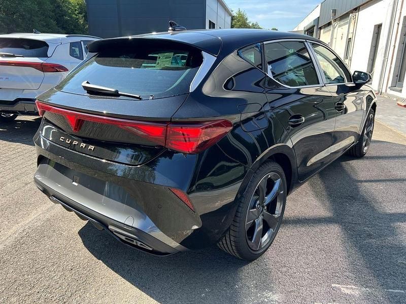 Neu Cupra Leon 150 PS (110 kW) 2025 Schwarz Limousine