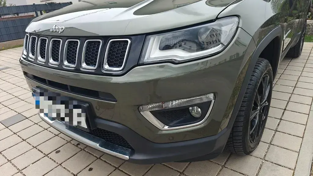 Gebraucht Jeep Compass Limited 170 PS (125 kW) 2018 Grün SUV