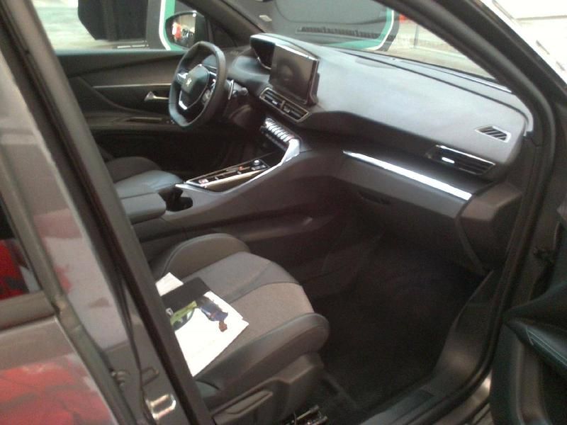 Gebraucht Peugeot 5008 Allure 136 PS (100 kW) 2024 Gris platinium SUV