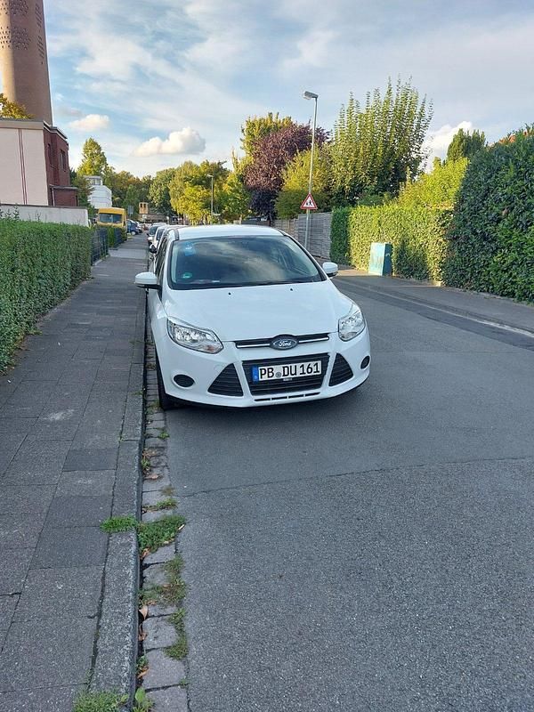 Weiß Gebraucht 2014 Ford Focus Kombi | 4.500 € (Guter Preis) - Bild 1/4