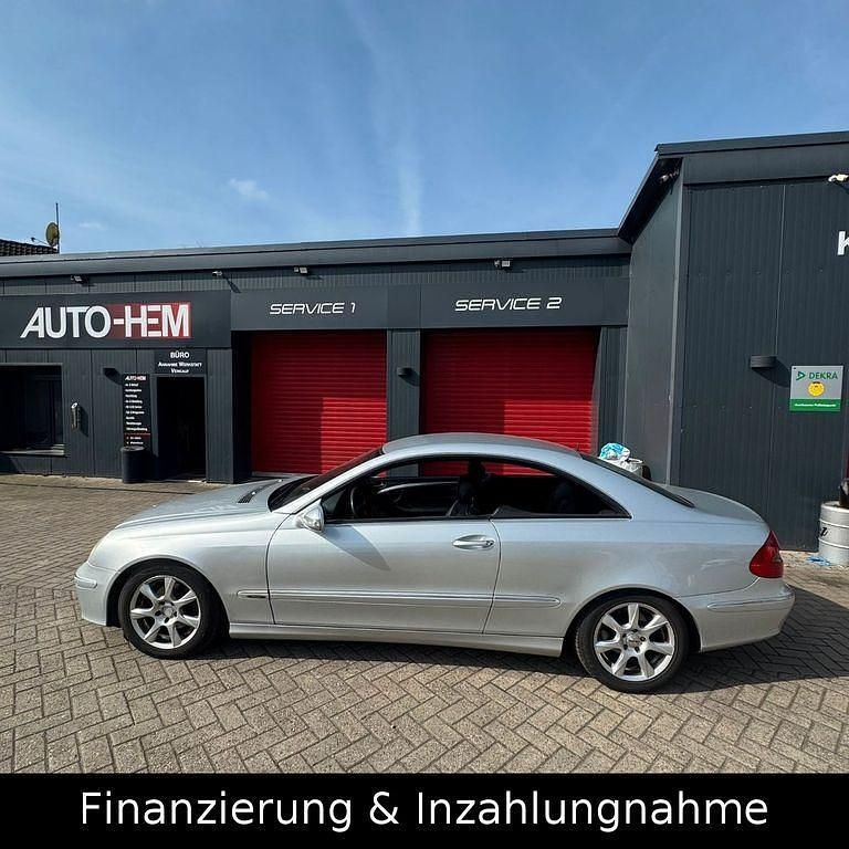 Gebraucht Mercedes CLK220 150 PS (110 kW) 2007 Silber Coupé