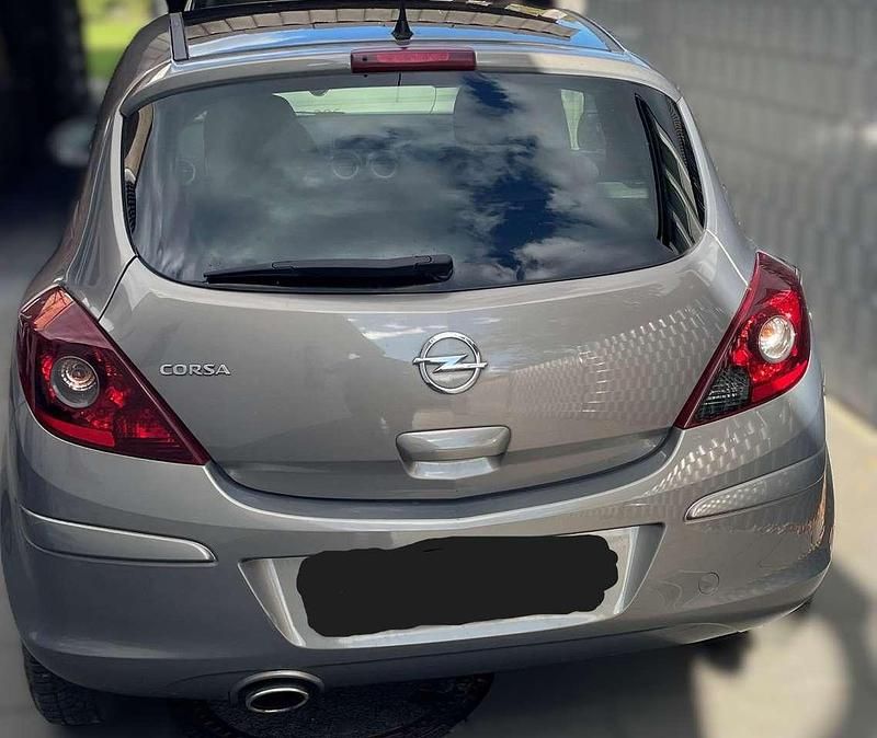 Gebraucht Opel Corsa Color Edition 87 PS (63 kW) 2012 Grau Limousine