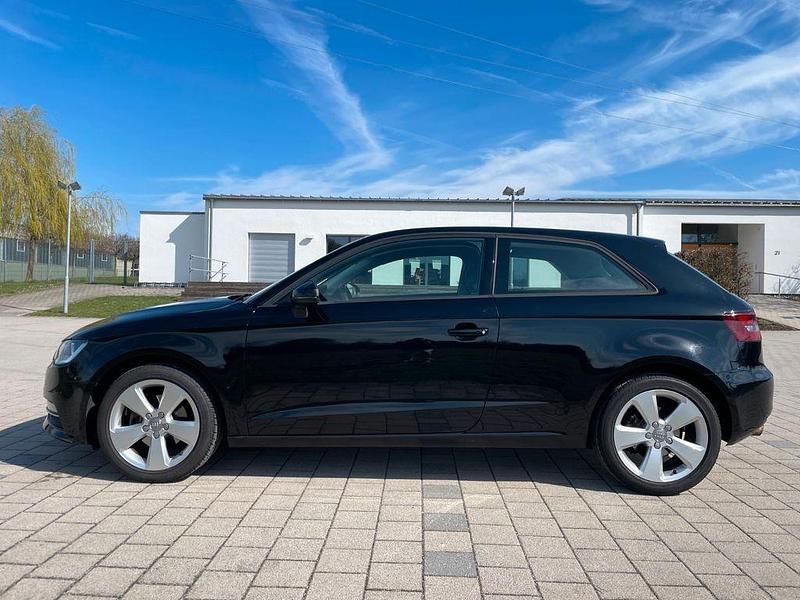Gebraucht Audi A3 Attraction 125 PS (91 kW) 2014 Schwarz Limousine