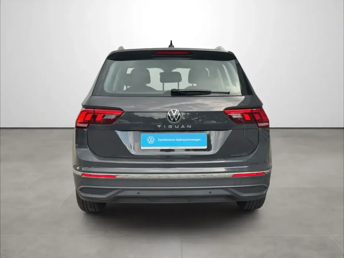 Gebraucht VW Tiguan Life 150 PS (110 kW) 2023 Uranograu SUV