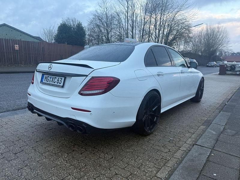 Gebraucht Mercedes E350 AMG line 258 PS (189 kW) 2016 Weiß Limousine