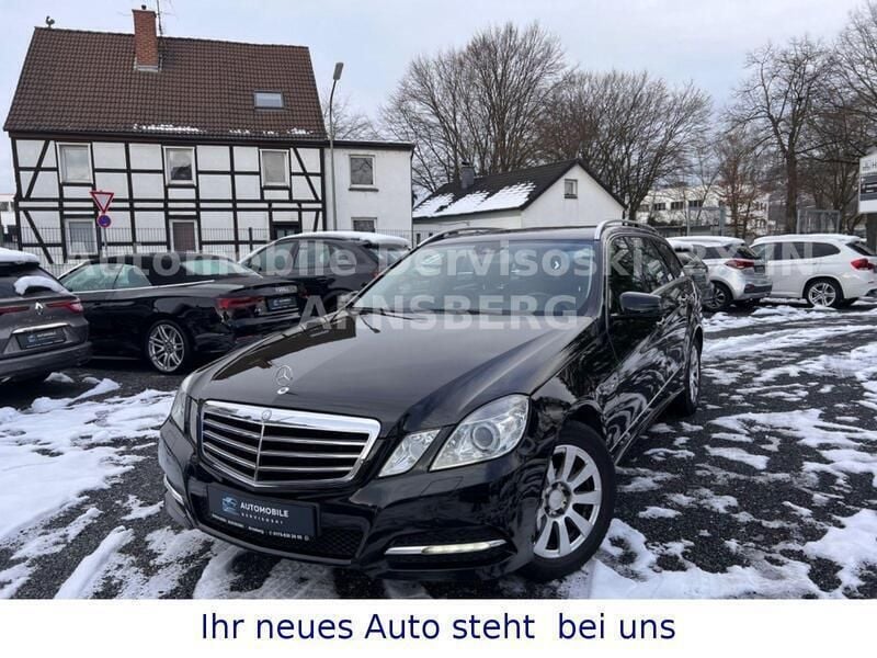 Schwarz Gebraucht 2010 Mercedes E200 Avantgarde Kombi | 7.990 € (Etwas zu teuer) - Bild 1/4