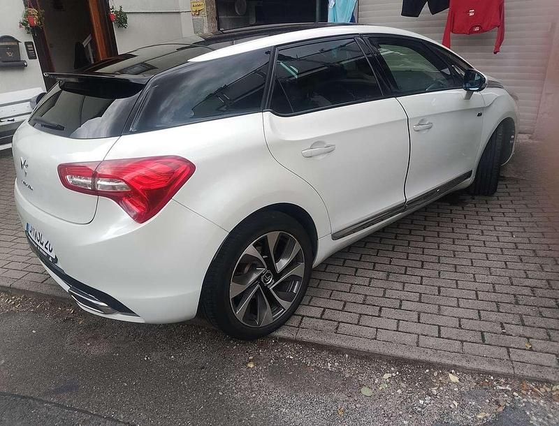 Gebraucht 2014 Citroën DS5 Sport Chic Kleinwagen | 13.870 € - Bild 1/4