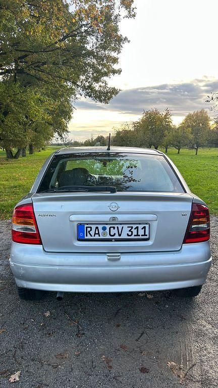 Second-hand Opel Astra 103 CP (75 kW) 2004 Argintiu Coupe