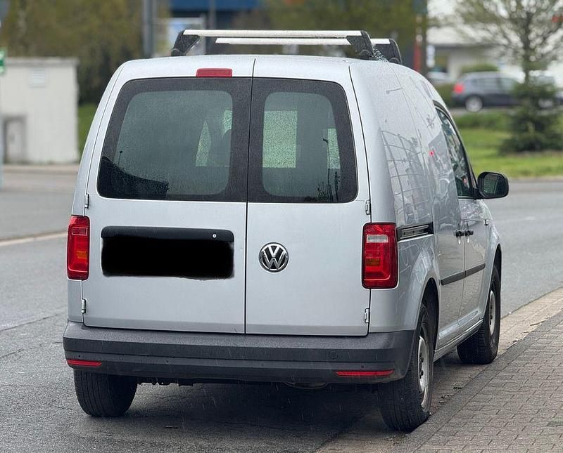 Second-hand VW Caddy 102 CP (75 kW) 2020 Argintiu Monovolum