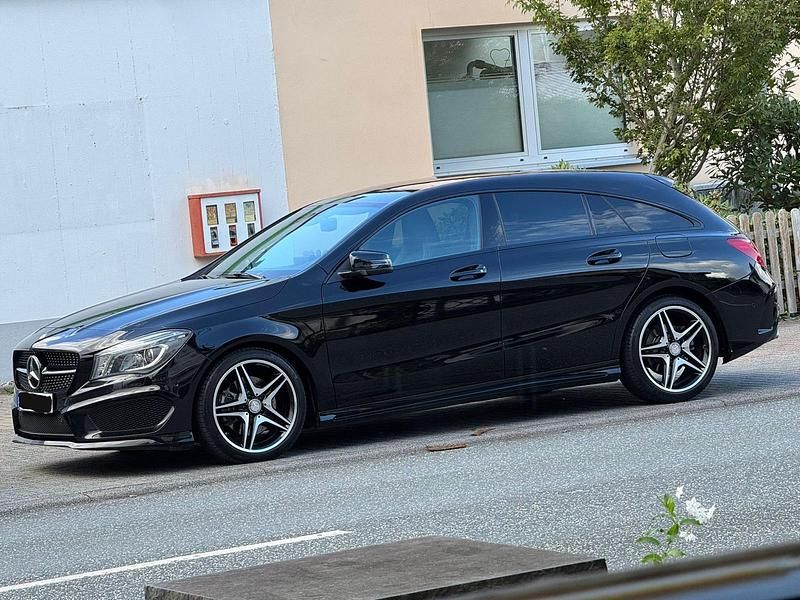 Schwarz Gebraucht 2015 Mercedes CLA220 AMG line Limousine | 13.400 € (Superpreis) - Bild 1/4